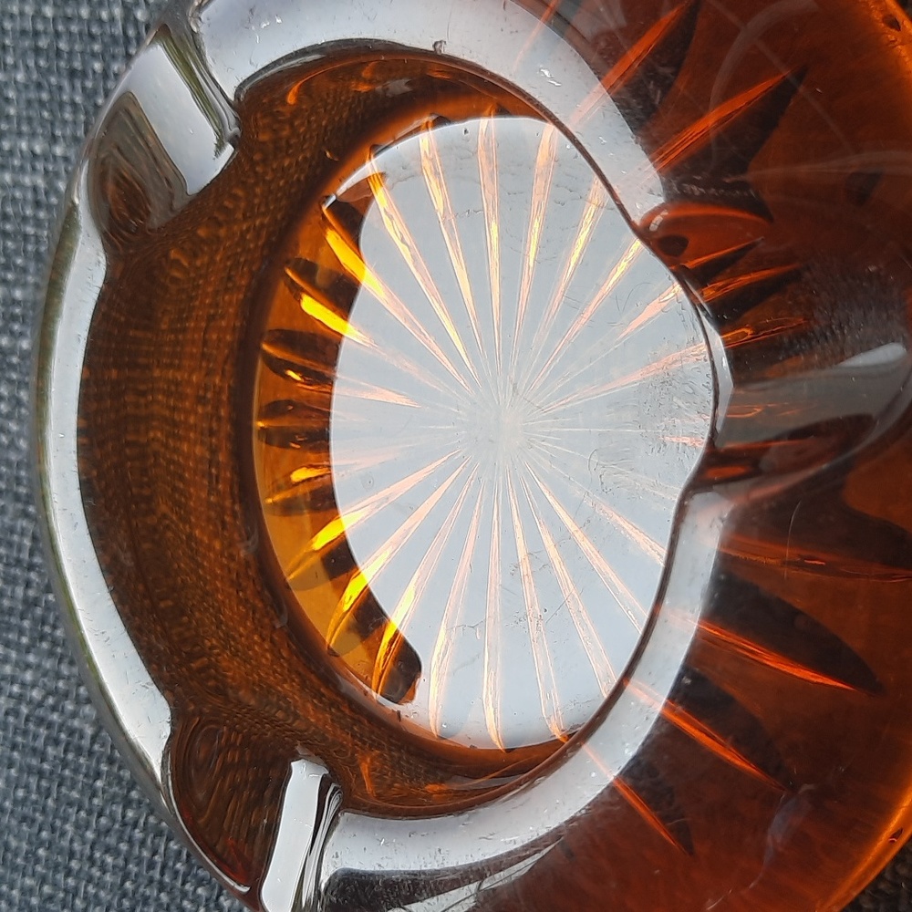 deep amber ashtray - Picture 5 of 5